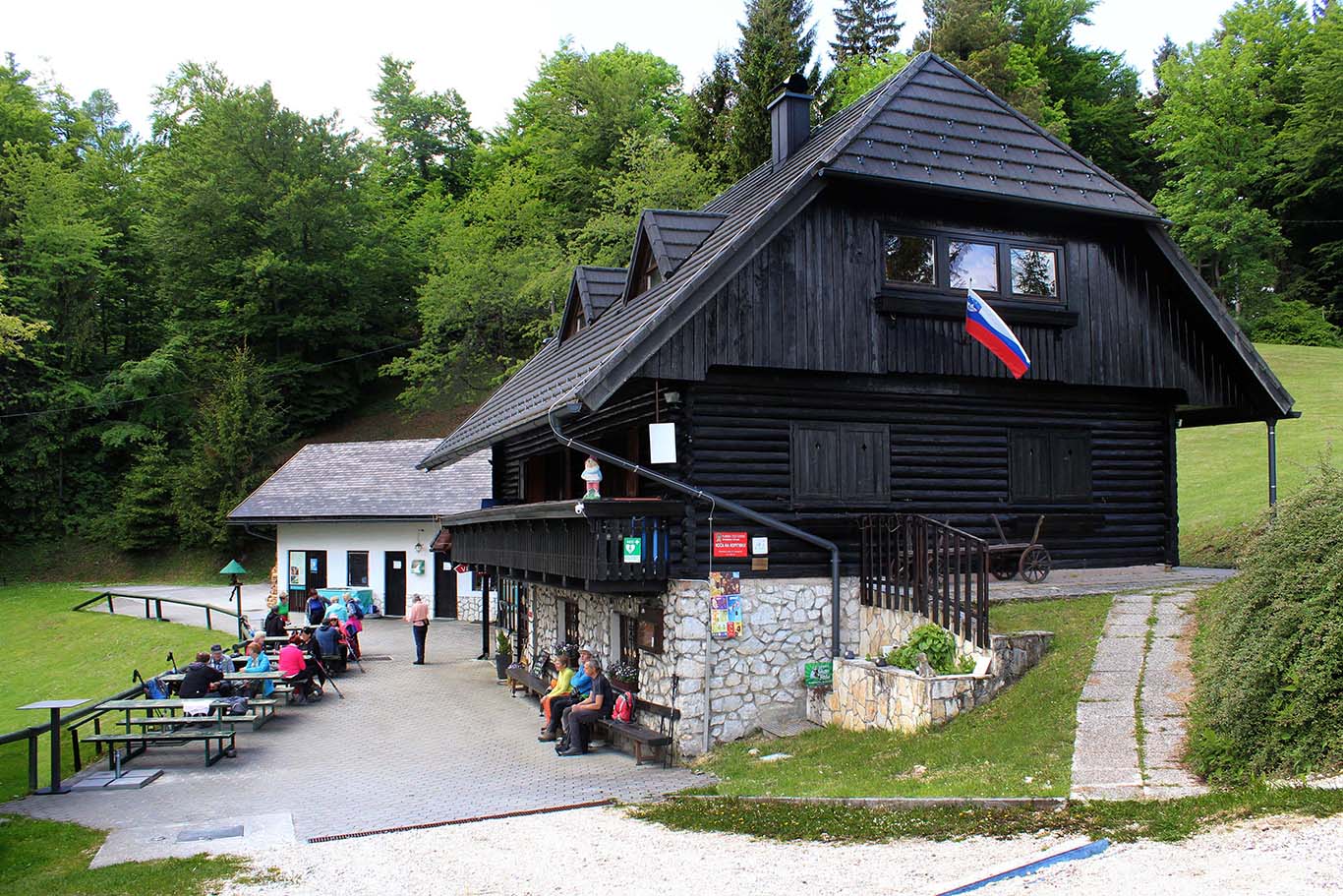 Postregli smo si s tistim, kar smo prinesli v nahrbtnikih