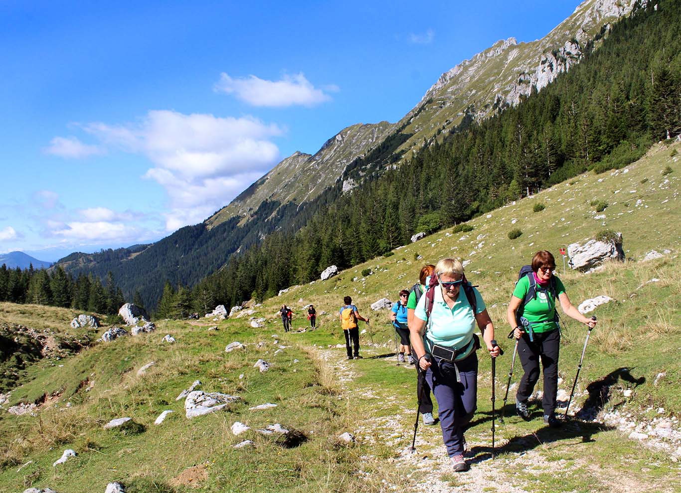Vzpon smo nadaljevali po široki doline planine Zgornja Dolga njiva