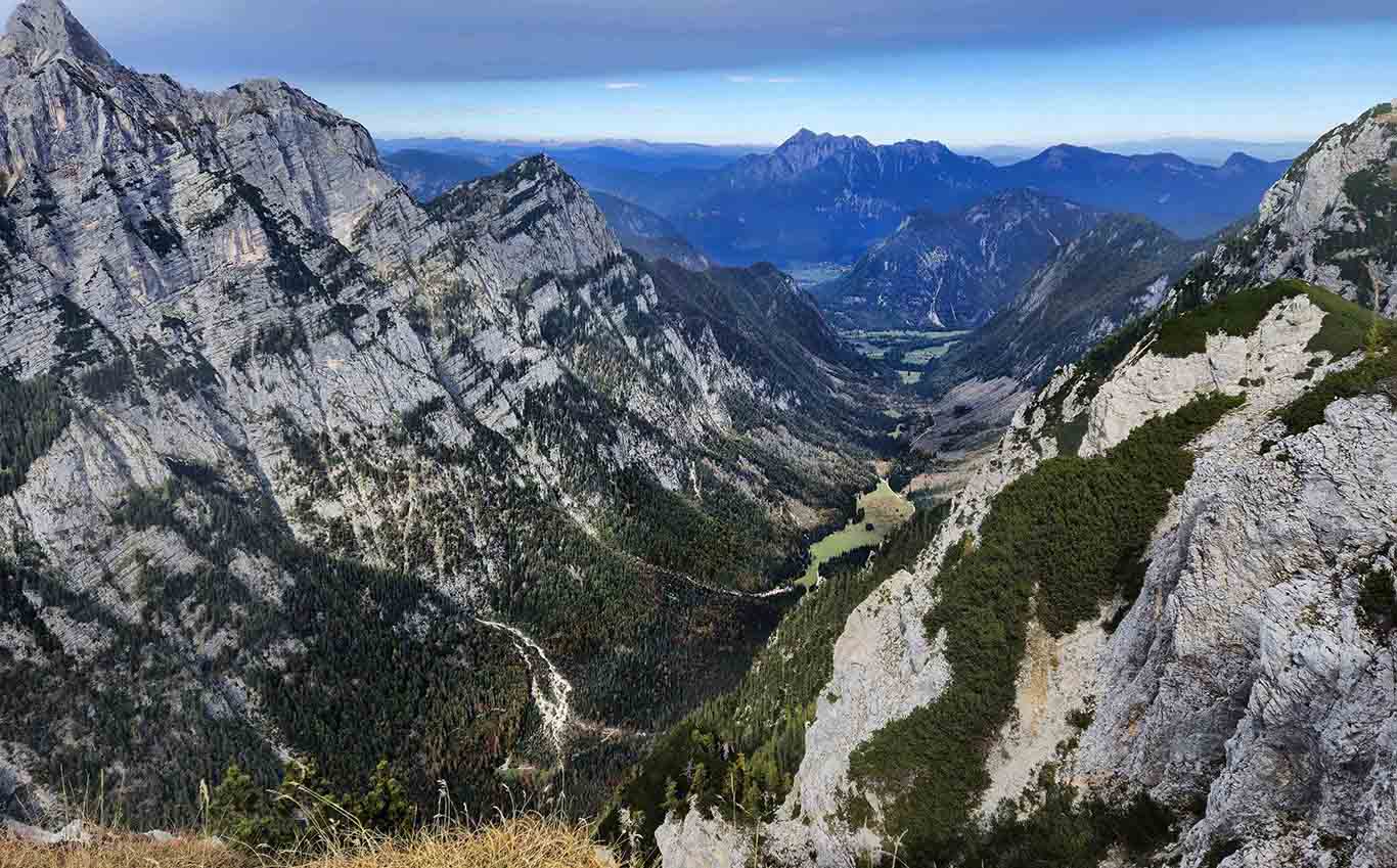 … in pogled v globino v dolino Krma