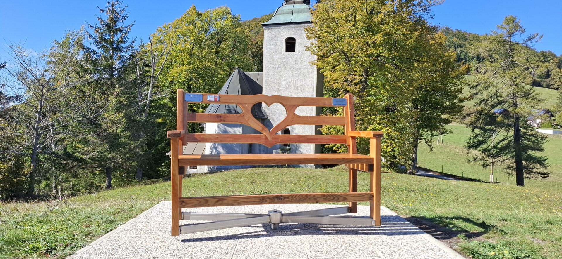 Vrteča srčna klop.